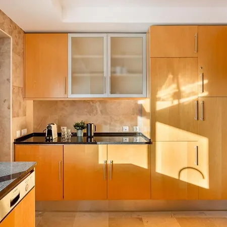 Elegant Flat In Benfica - 10 Min To Center