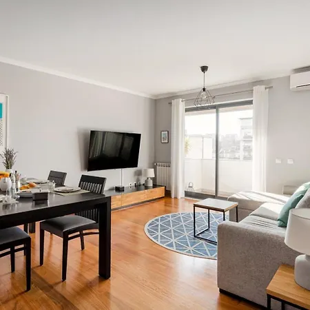 Elegant Flat In Benfica - 10 Min To Center