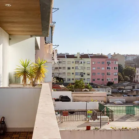 Elegant Flat In Benfica - 10 Min To Center Apartamento