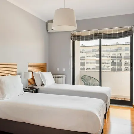 Elegant Flat In Benfica - 10 Min To Center Apartamento *