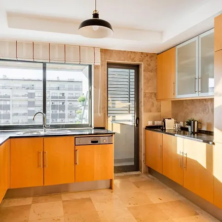 Elegant Flat In Benfica - 10 Min To Center Lisboa