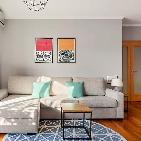 Elegant Flat In Benfica - 10 Min To Center